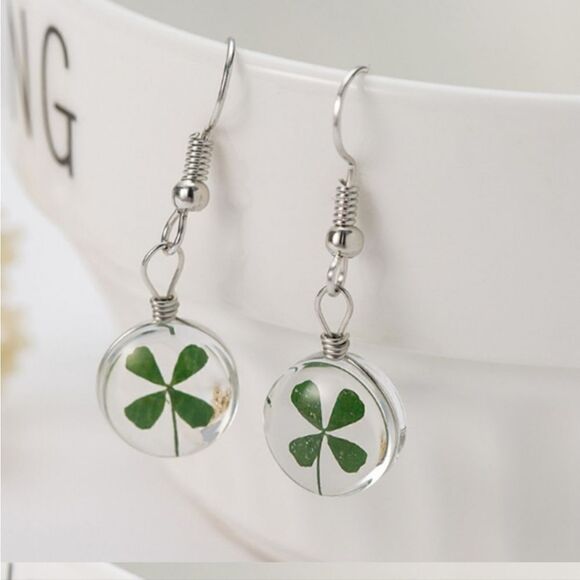 New FOUR LEAF CLOVER GLASS DANGLE EARRINGS ST PATRICK'S DAY - Picture 1 of 8
